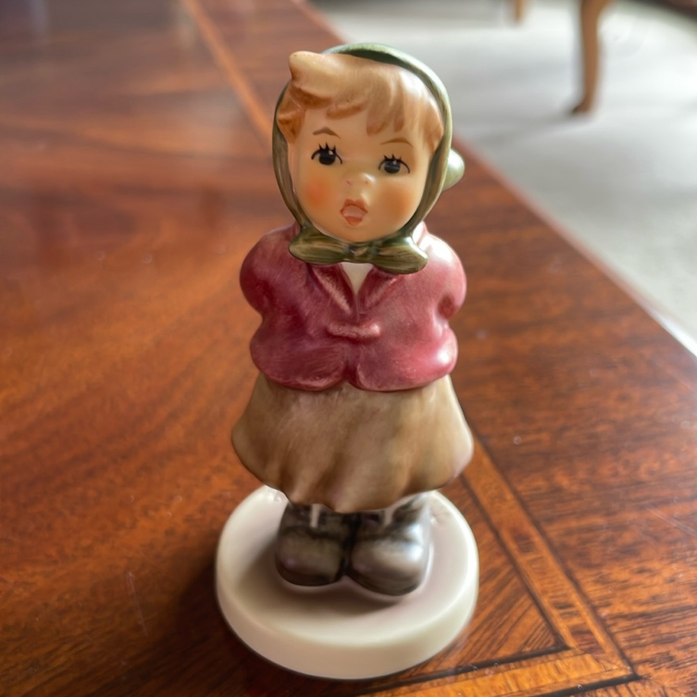 Hummel Club Exclusive Goebel 2181 Clear As A Bell TMK-8 Figurine